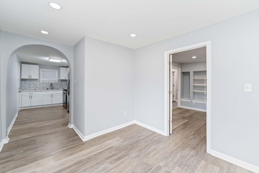 9946 Algiers Road - Photo 1