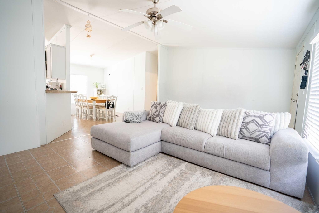 20511 N Sabine Drive - Photo 4