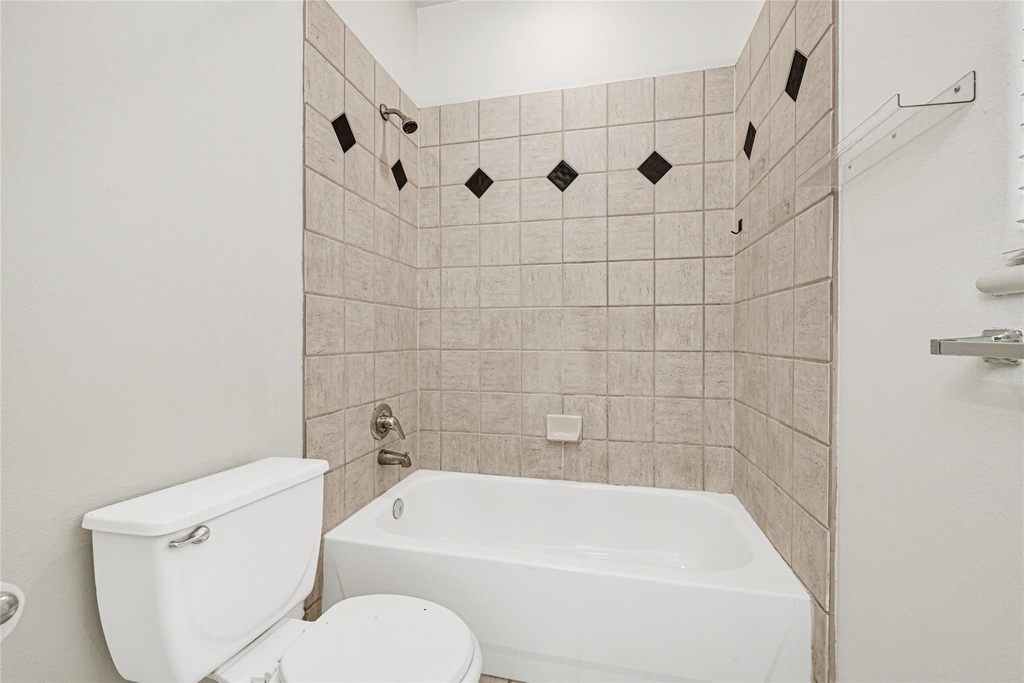 2414 Calumet Street - Photo 7