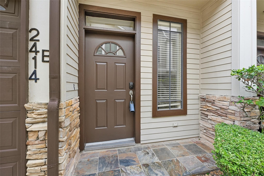 2414 Calumet Street - Photo 2