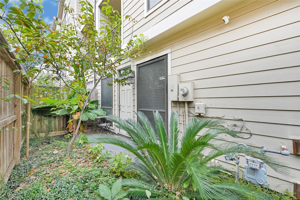 2414 Calumet Street - Photo 3