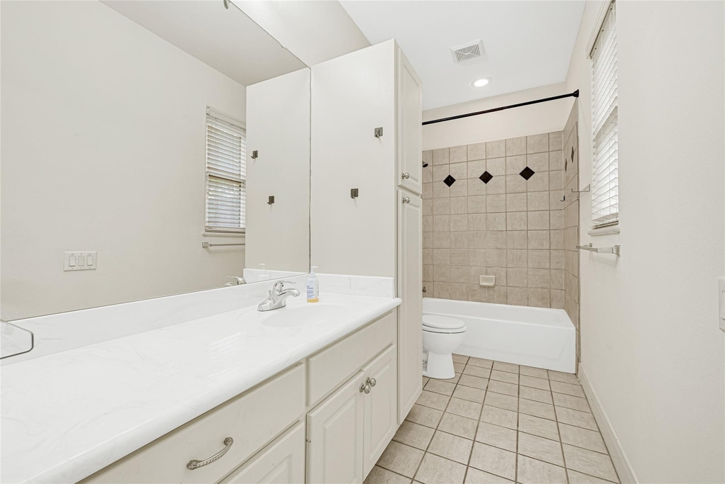 2414 Calumet Street - Photo 6