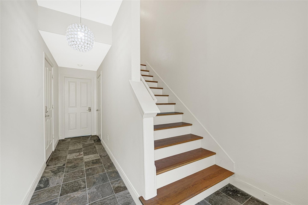 2414 Calumet Street - Photo 8