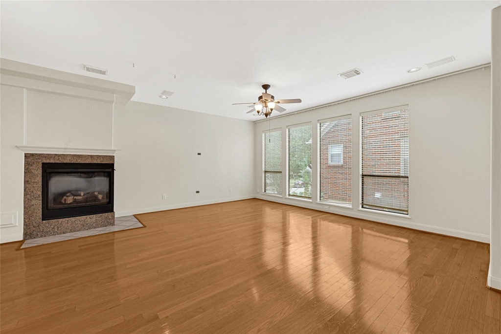 2414 Calumet Street - Photo 9