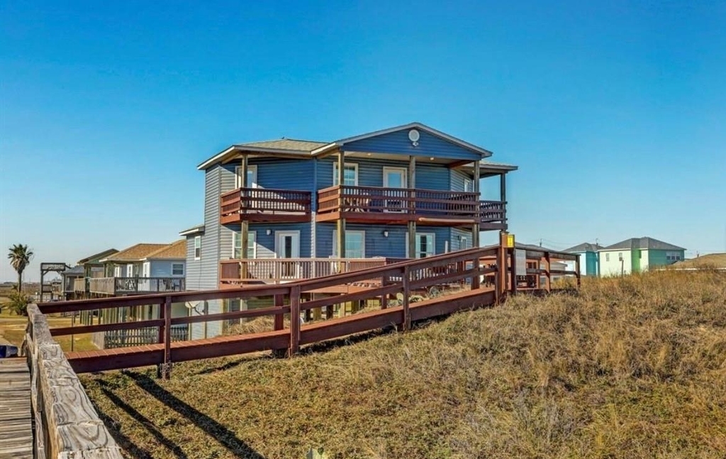 601 Wave Court - Photo 1