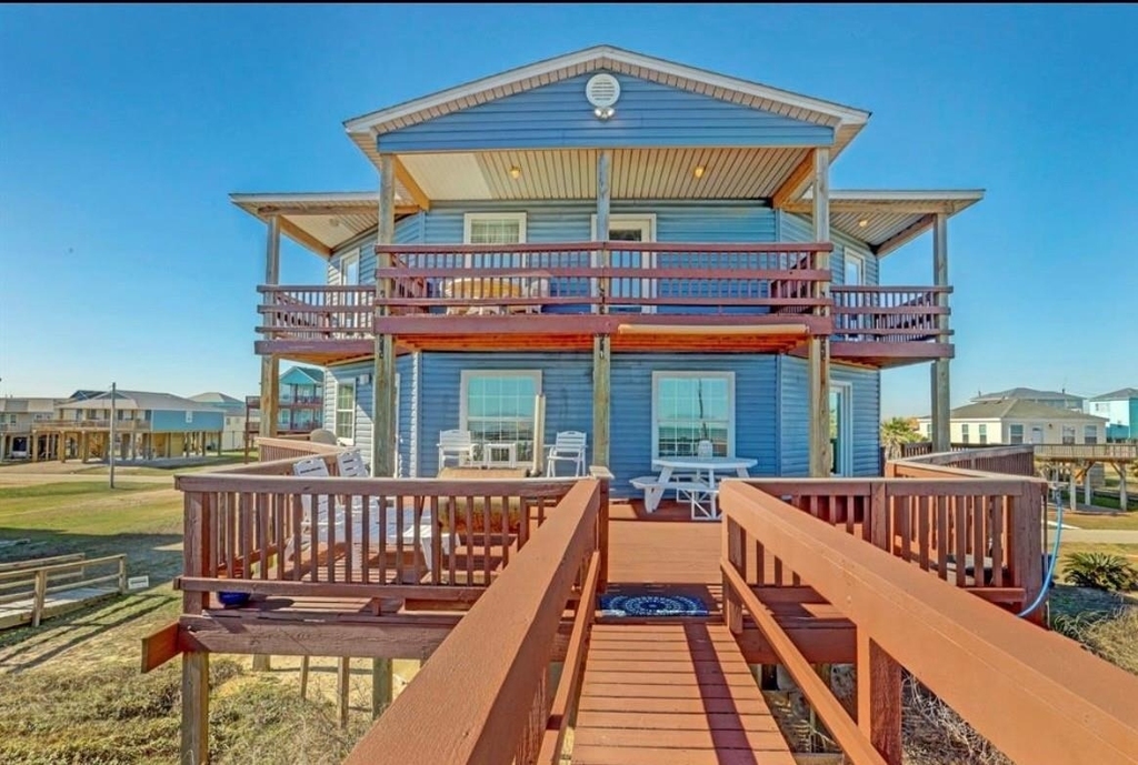 601 Wave Court - Photo 0