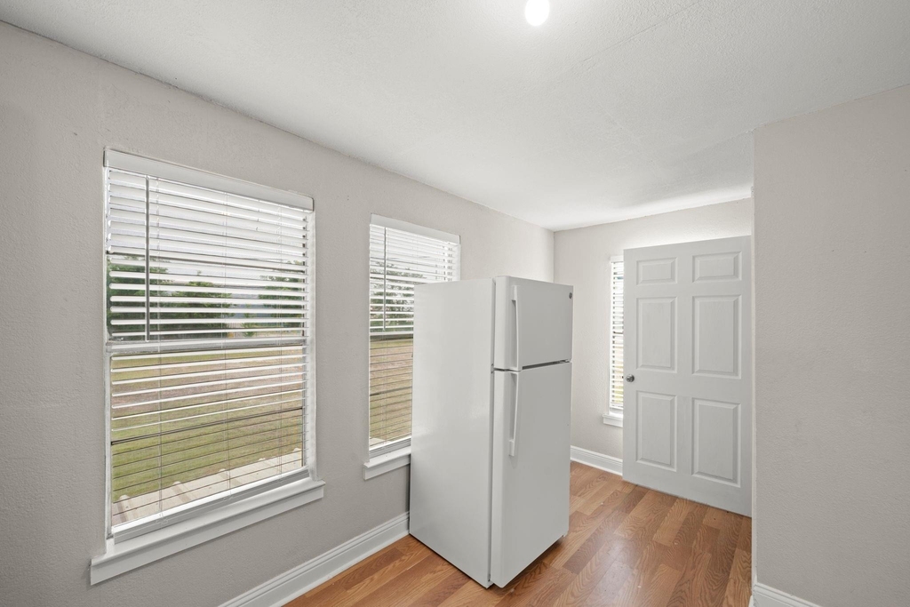 303 Linwood Street - Photo 4