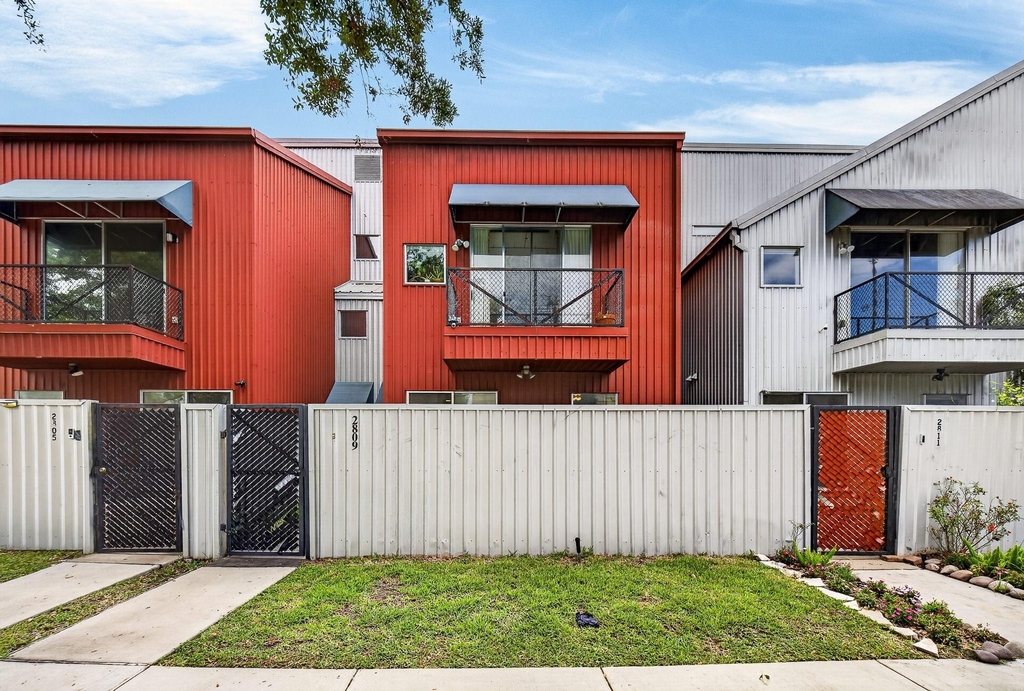 2809 Crawford Street - Photo 0