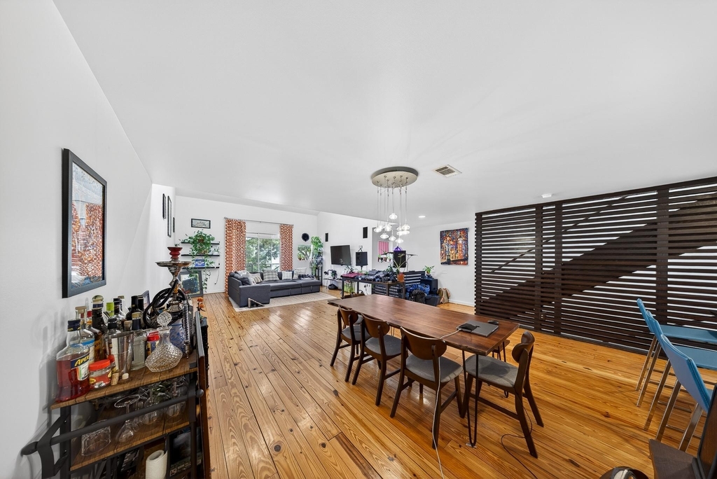 2809 Crawford Street - Photo 4