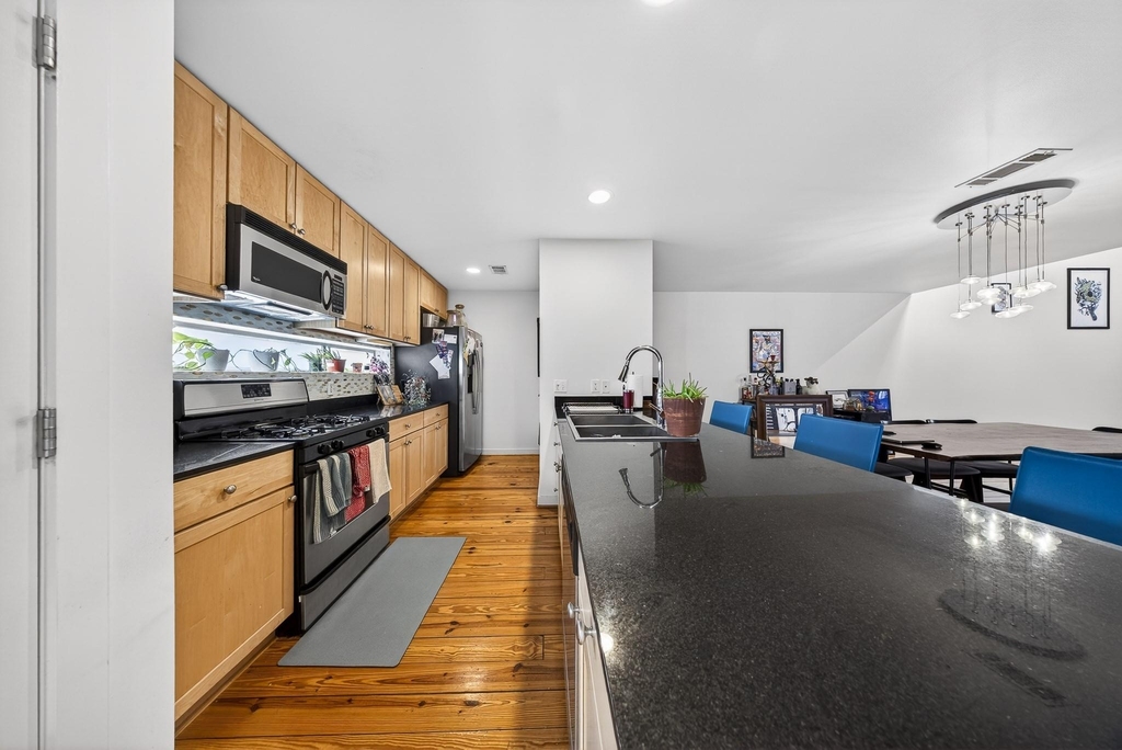 2809 Crawford Street - Photo 3