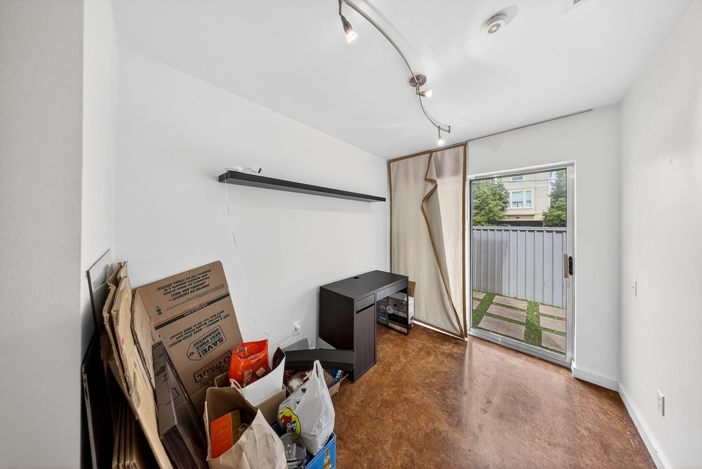 2809 Crawford Street - Photo 13
