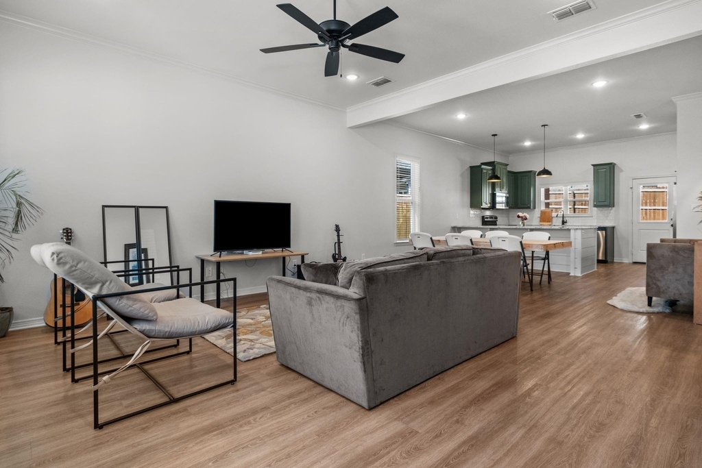 3067 Royal Garden Road - Photo 3