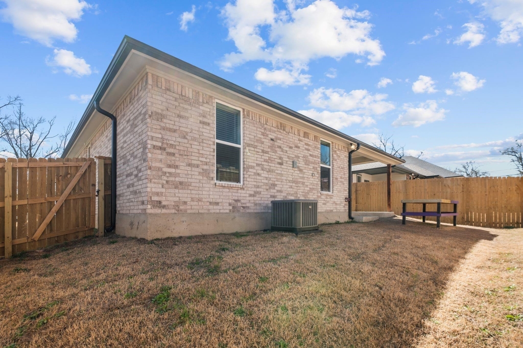 3067 Royal Garden Road - Photo 18