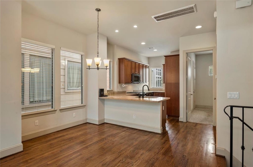 2816 Leeland Street - Photo 4