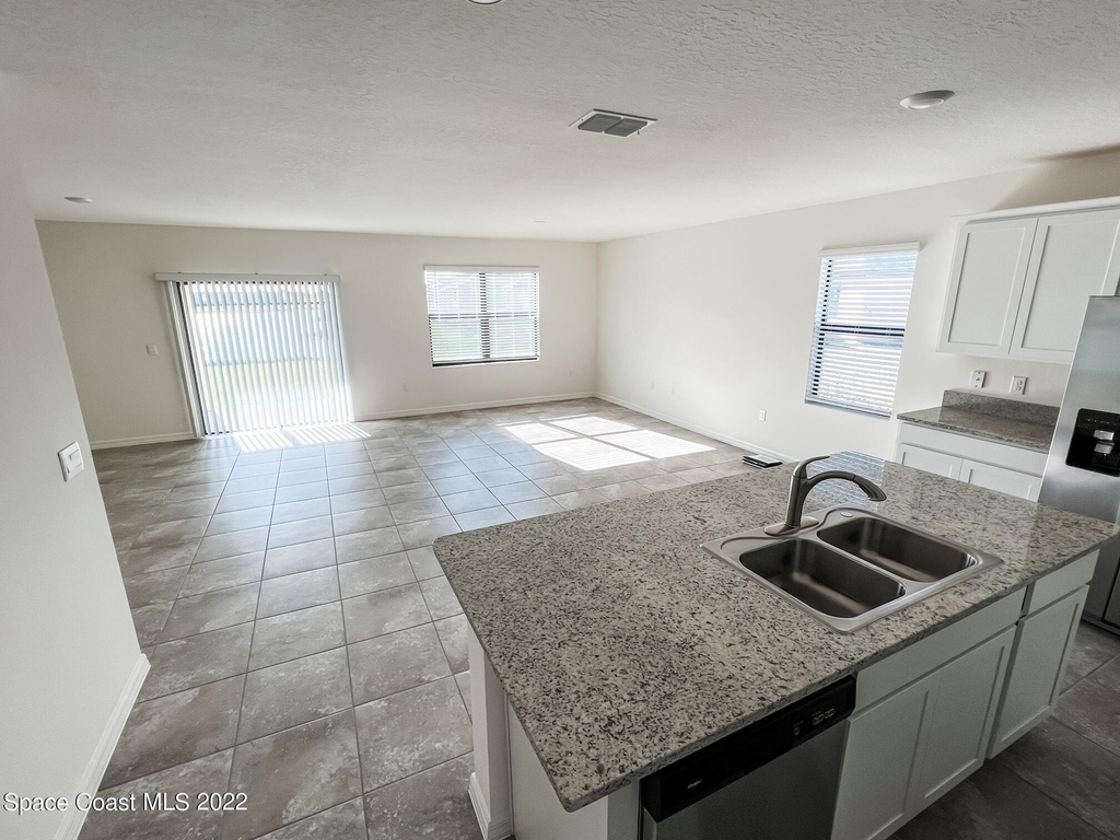 3722 Coachman Lane Se - Photo 2