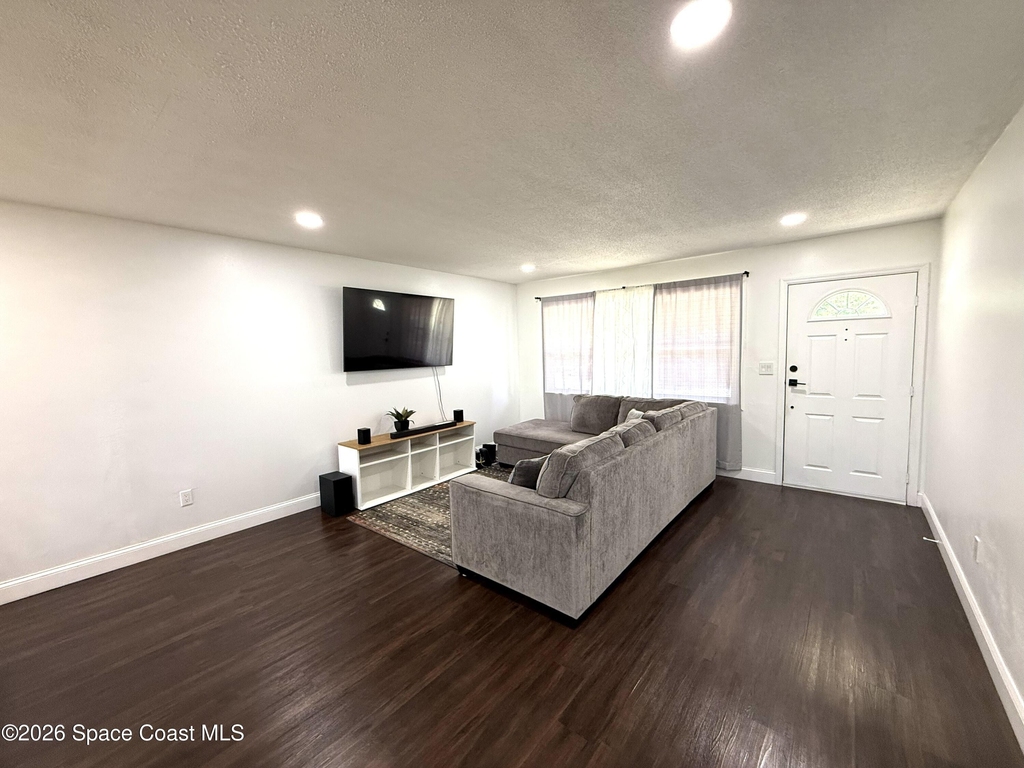 668 Hampton Drive Ne - Photo 4