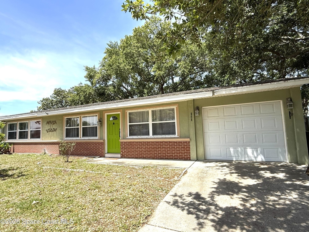 668 Hampton Drive Ne - Photo 1