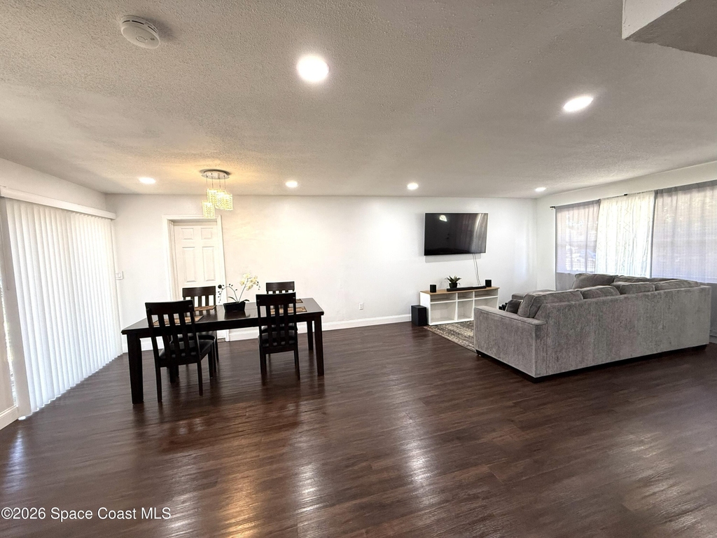 668 Hampton Drive Ne - Photo 5