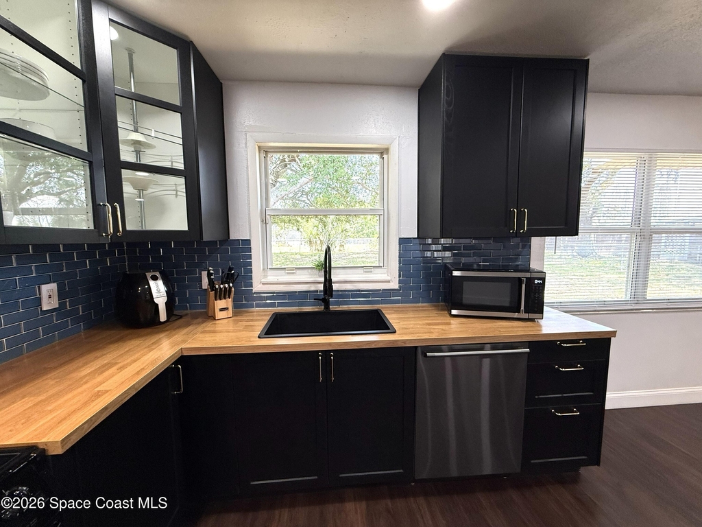 668 Hampton Drive Ne - Photo 13