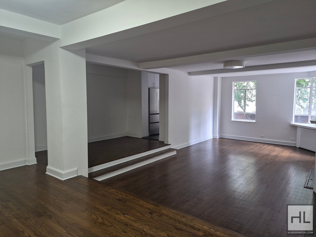 5 Avenue - Photo 2