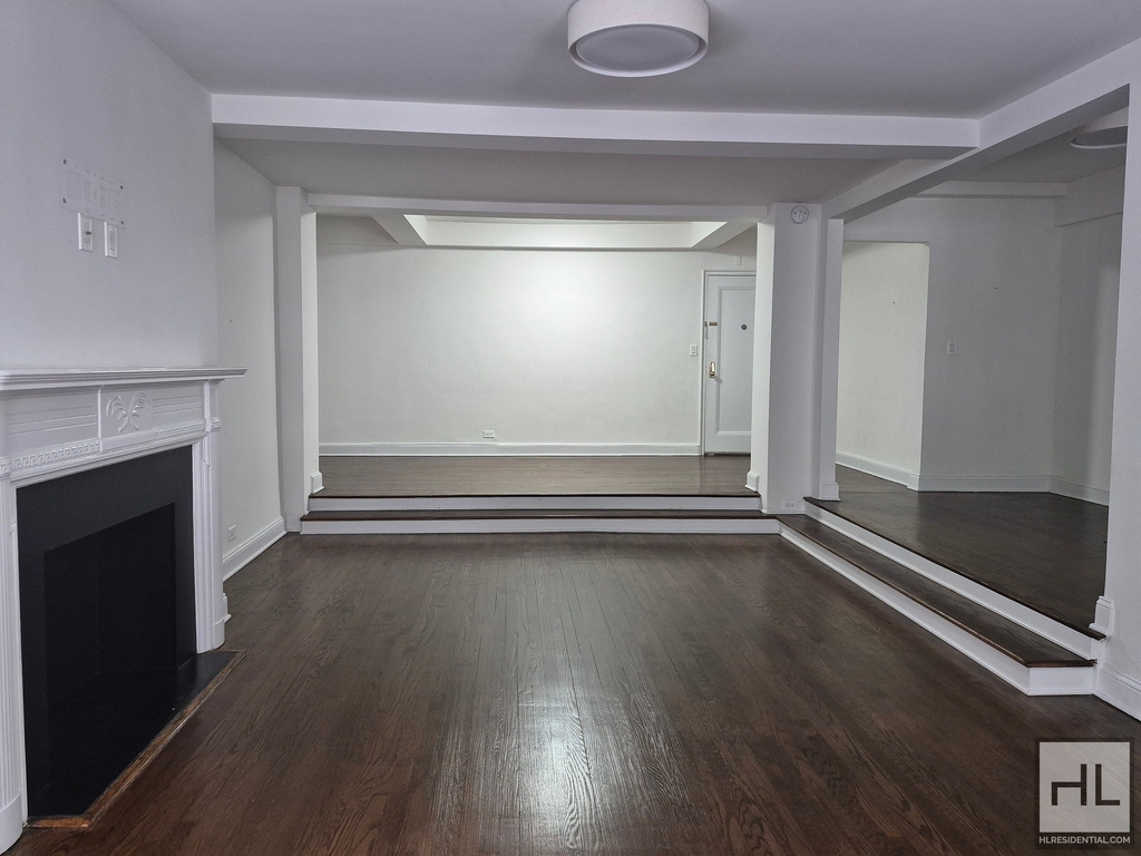 5 Avenue - Photo 1