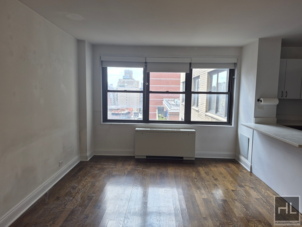 5 Avenue - Photo 2
