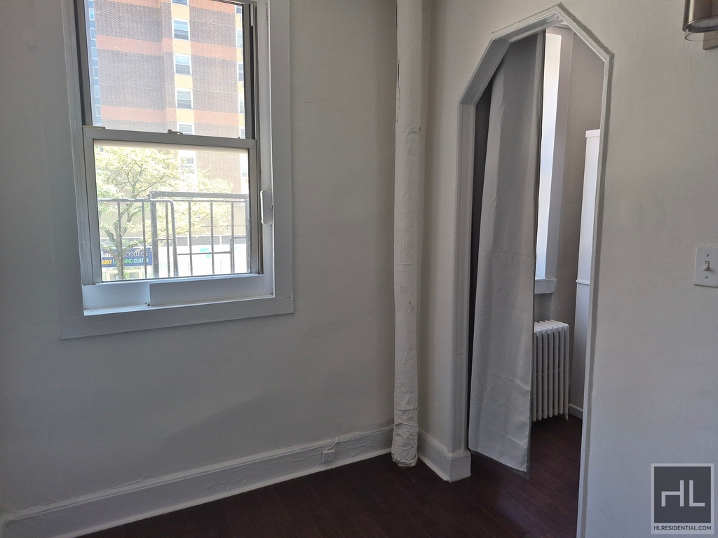 Second Avenue - Photo 11