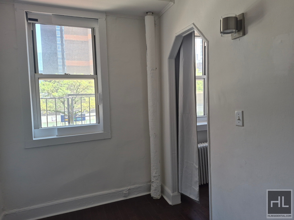 Second Avenue - Photo 8