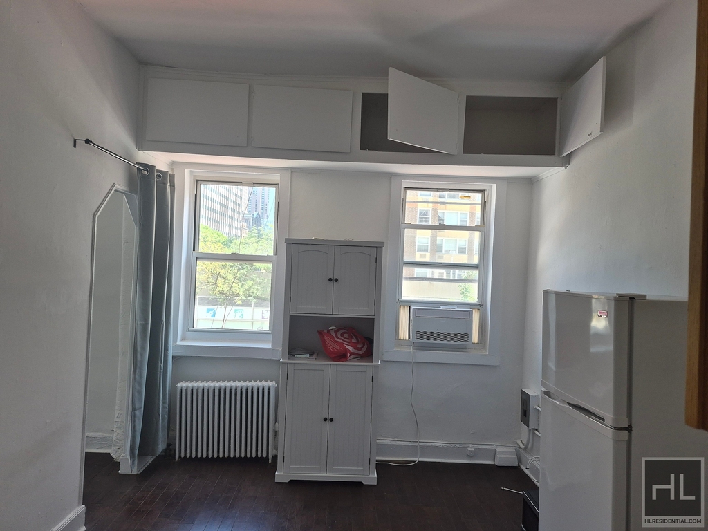 Second Avenue - Photo 1