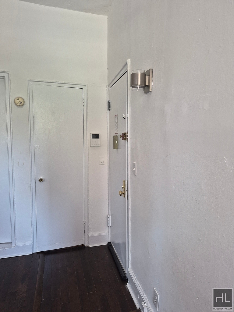 Second Avenue - Photo 12