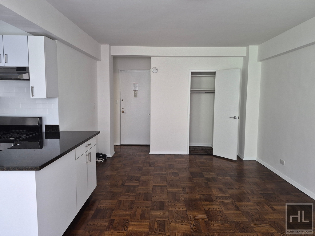 Beekman Place - Photo 2