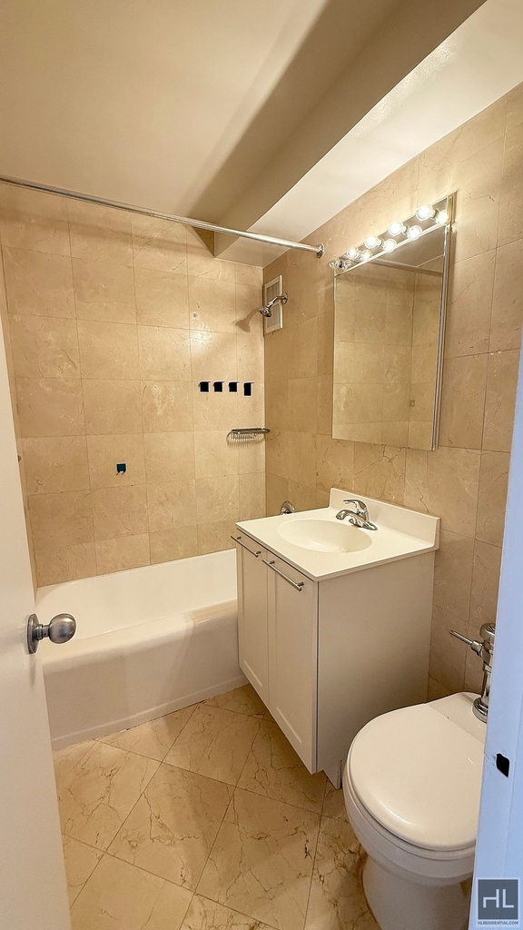 East 79th Street - Photo 8