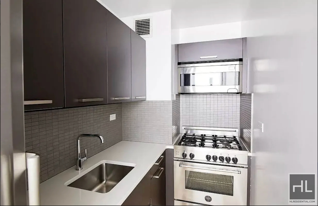 East 39th Street - Photo 2