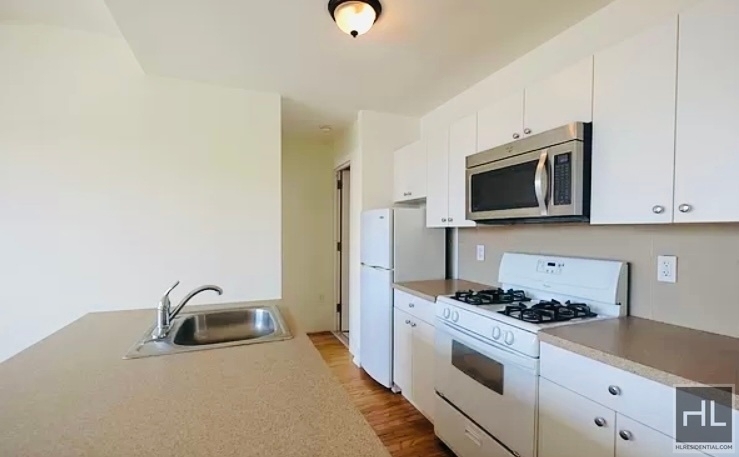 West 86th Street - Photo 0