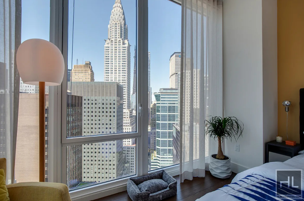 East 44th Street - Photo 2