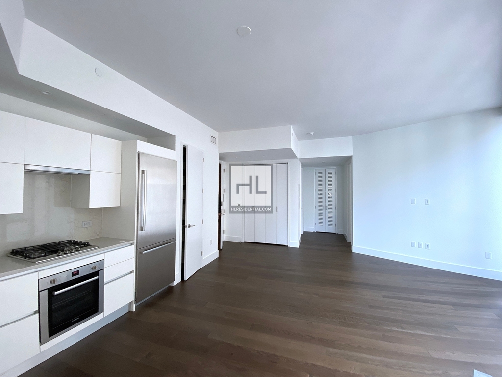 East 44th Street - Photo 0