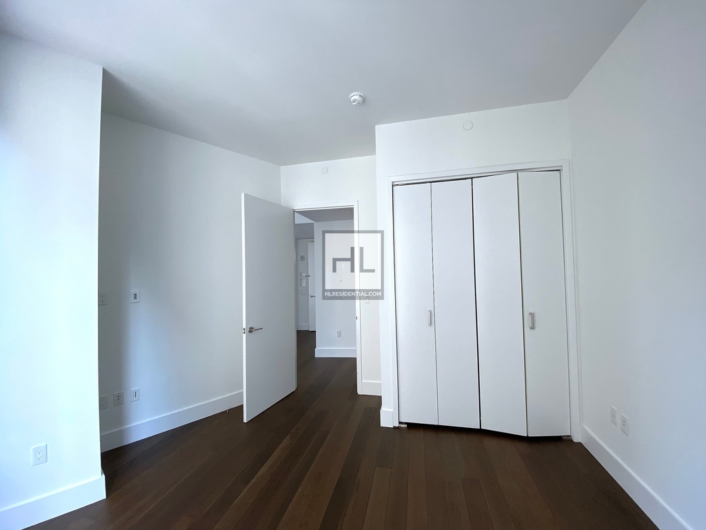 East 44th Street - Photo 2