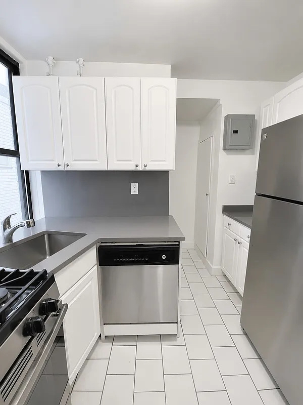 West 55th Street - Photo 4