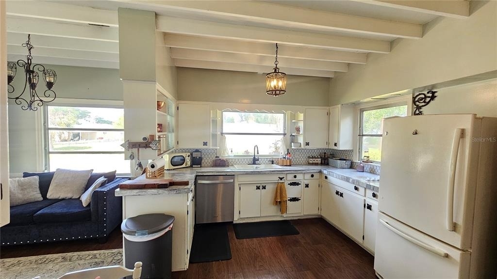 1001 E Gilchrist Street - Photo 1