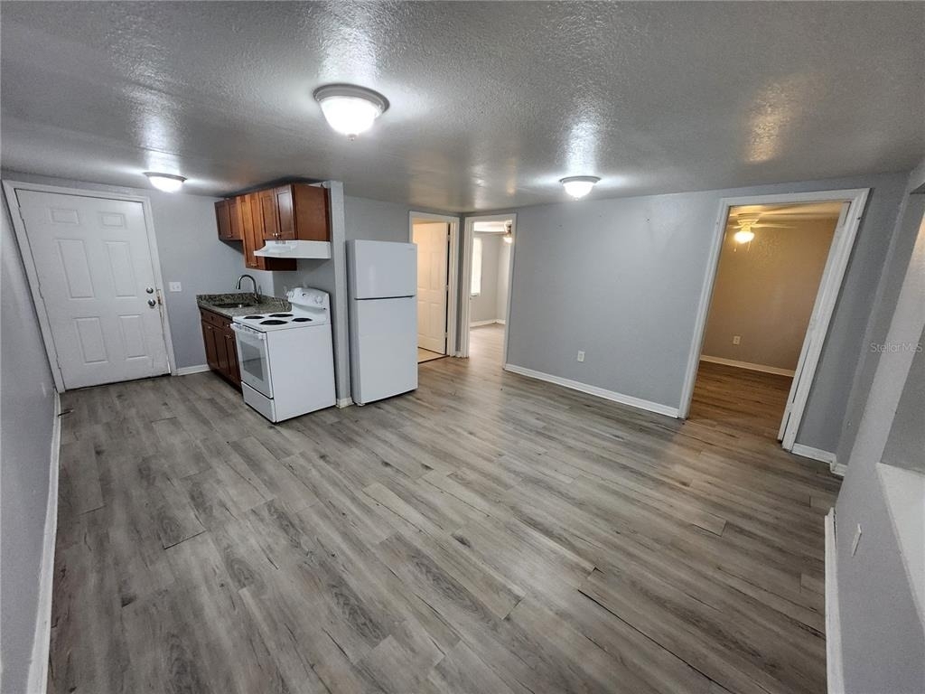 4611 N Hubert Avenue - Photo 2