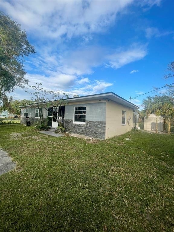 3995 40th Street N - Photo 2