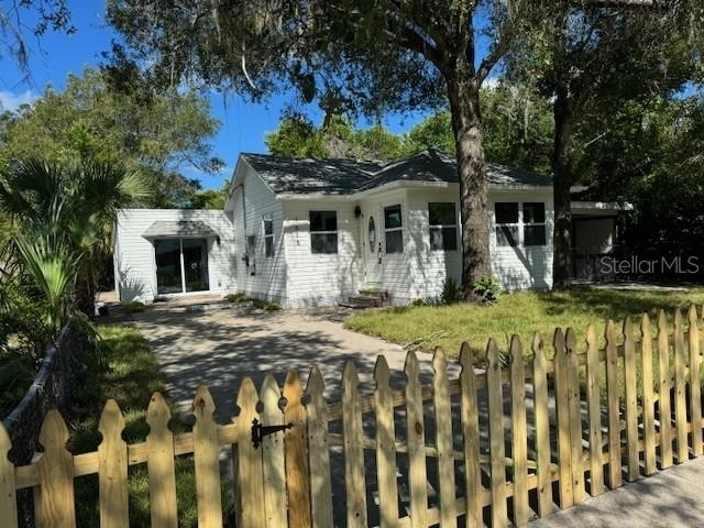 1615 39th Street S - Photo 0