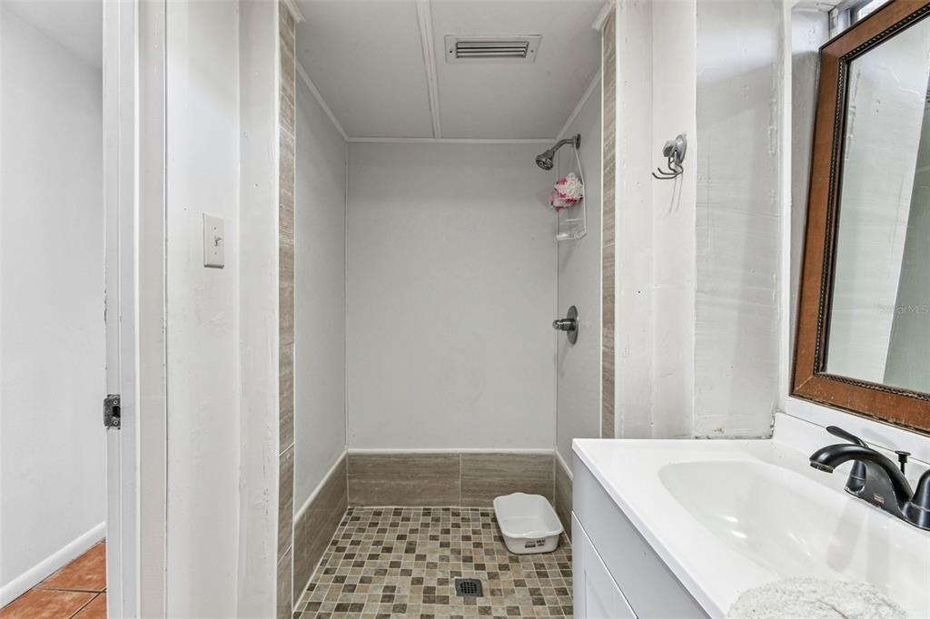 855 E Brandon Boulevard - Photo 14