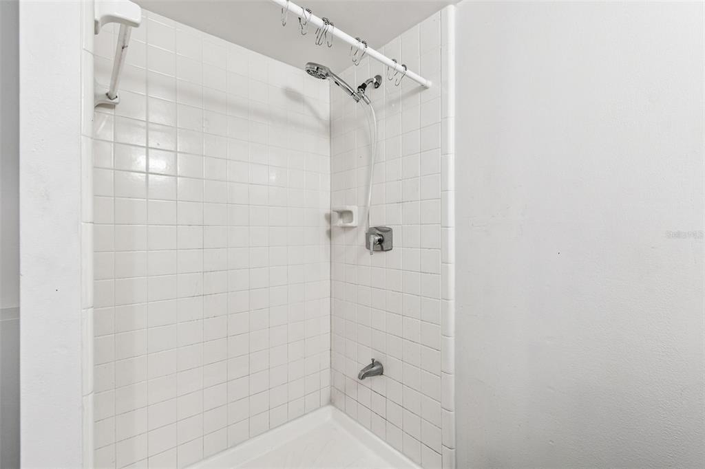 855 E Brandon Boulevard - Photo 9