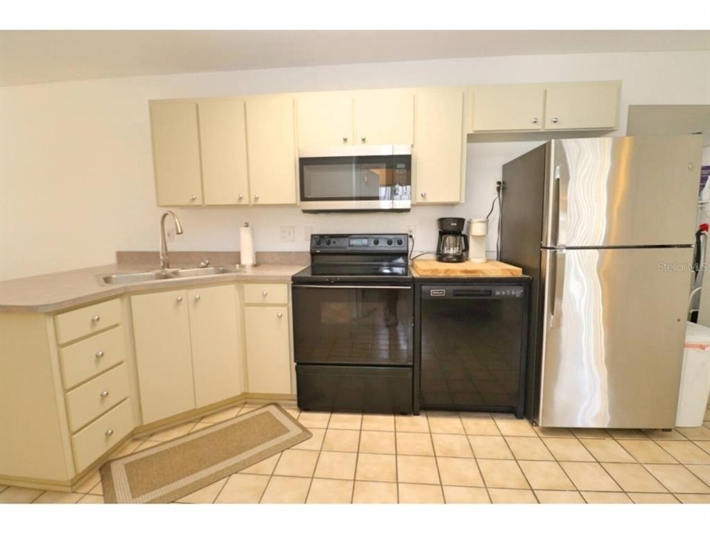 906 E 11th Avenue - Photo 3