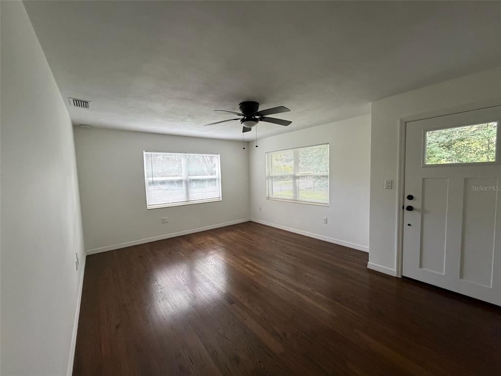 1220 Se 3rd Street - Photo 2