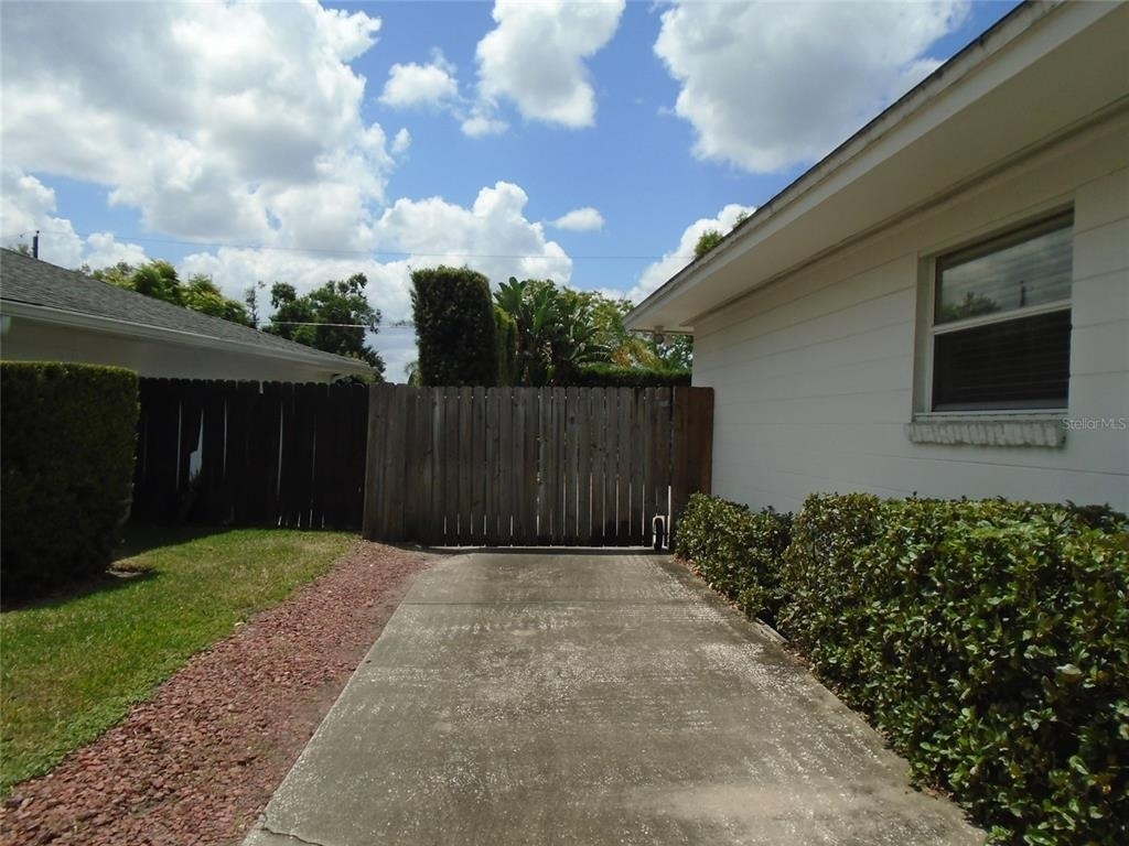 2430 Deloraine Trail - Photo 18