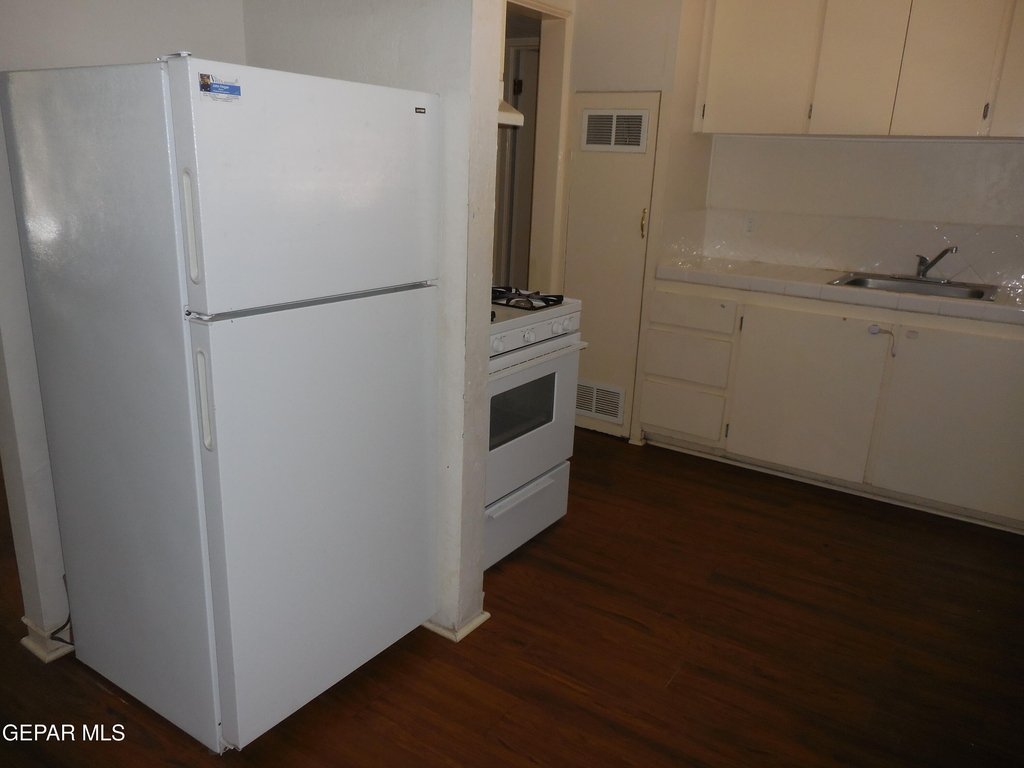 701 W Yandell Drive - Photo 6