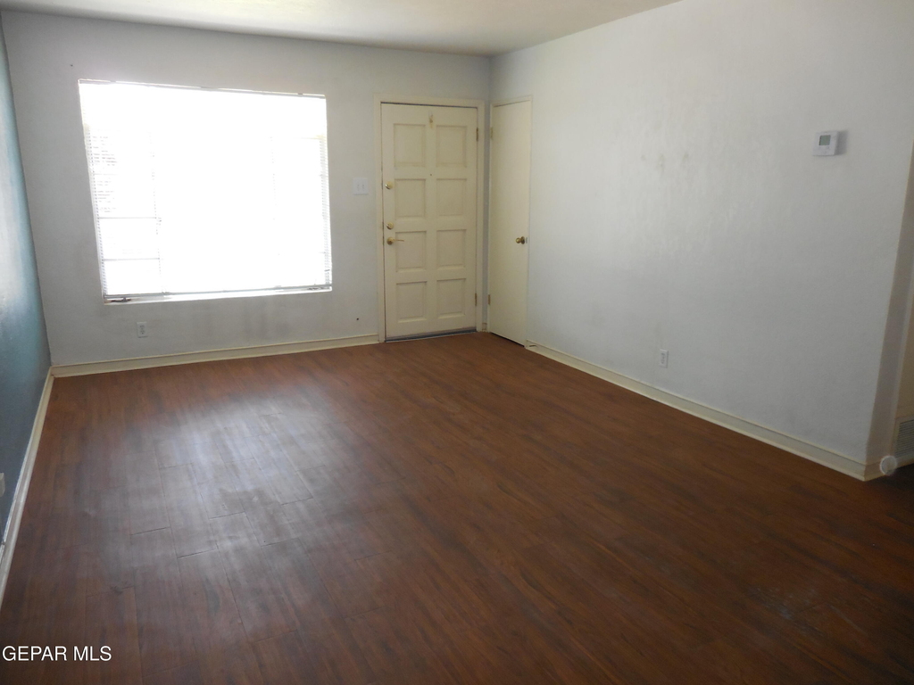 701 W Yandell Drive - Photo 3
