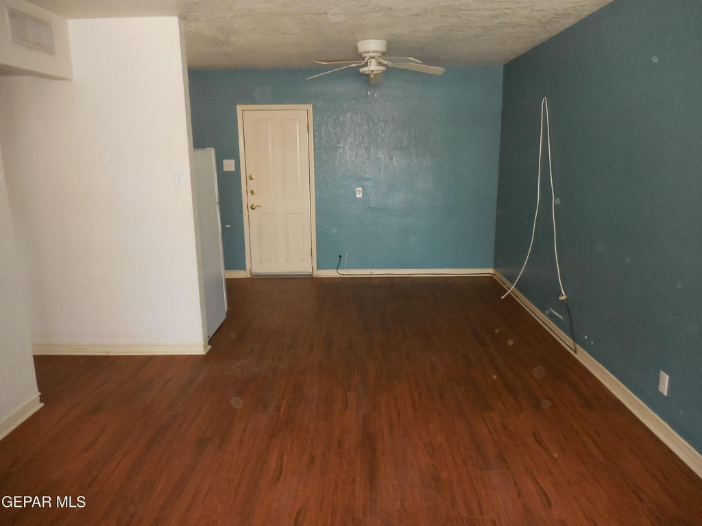 701 W Yandell Drive - Photo 2